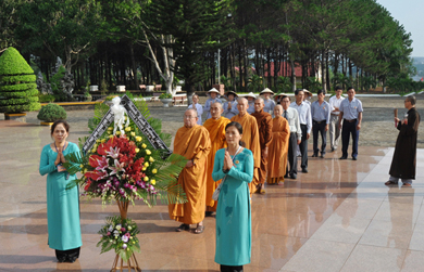Ban Trị Sự Giáo Hội Phật Giáo Việt Nam tỉnh Đaklak, viếng Nghĩa trang Liệt sĩ